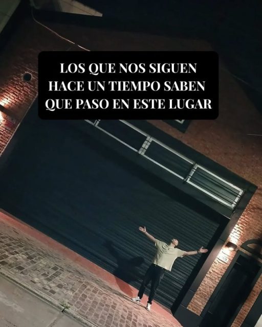 Estaba de visita por Haedo y pase por la puerta obvio salio foto❤️‍🩹